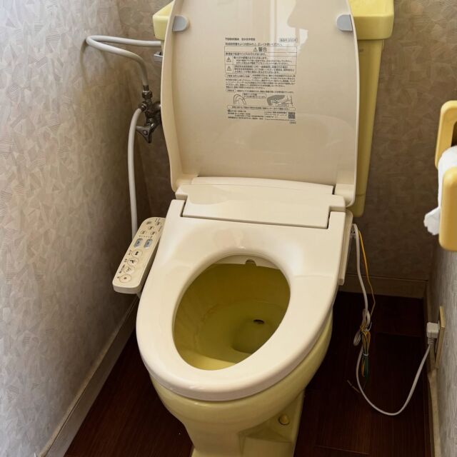 福島市のアパートにて

ウォシュレット交換を行いました

自分でやれるかも？と思ってDIYにチャレンジしたものの
難しくてできなかった…
このような場合にもお気軽にご連絡ください

#山形　#yamagata #宮城　#仙台　#便利屋　#困り事　#なんでもやさん #建設業　#水道工事　#エアコン　#家電修理　#新築工事　#トイレ
#リフォーム　#ホームセンター　#DIY #水栓　#浴室